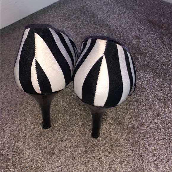 WORN ONCE Black and White Fioni heels - Picture 2 of 3